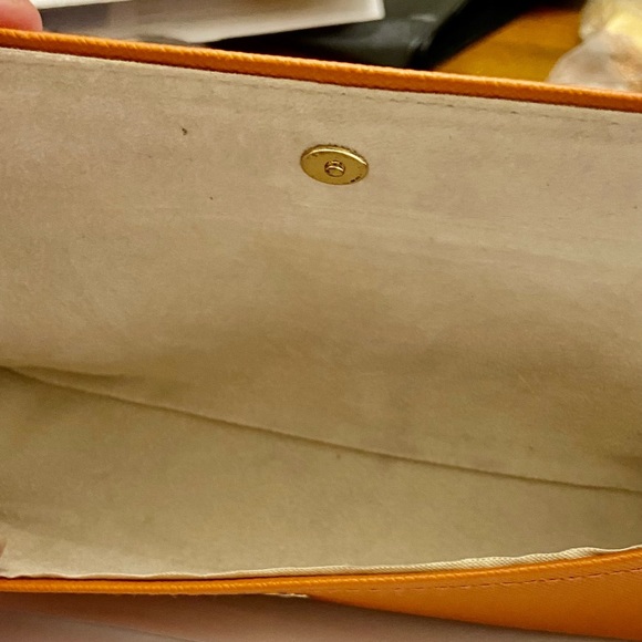 Vintage Authentic Tory Burch Sunglasses with Case - Picture 12 of 14